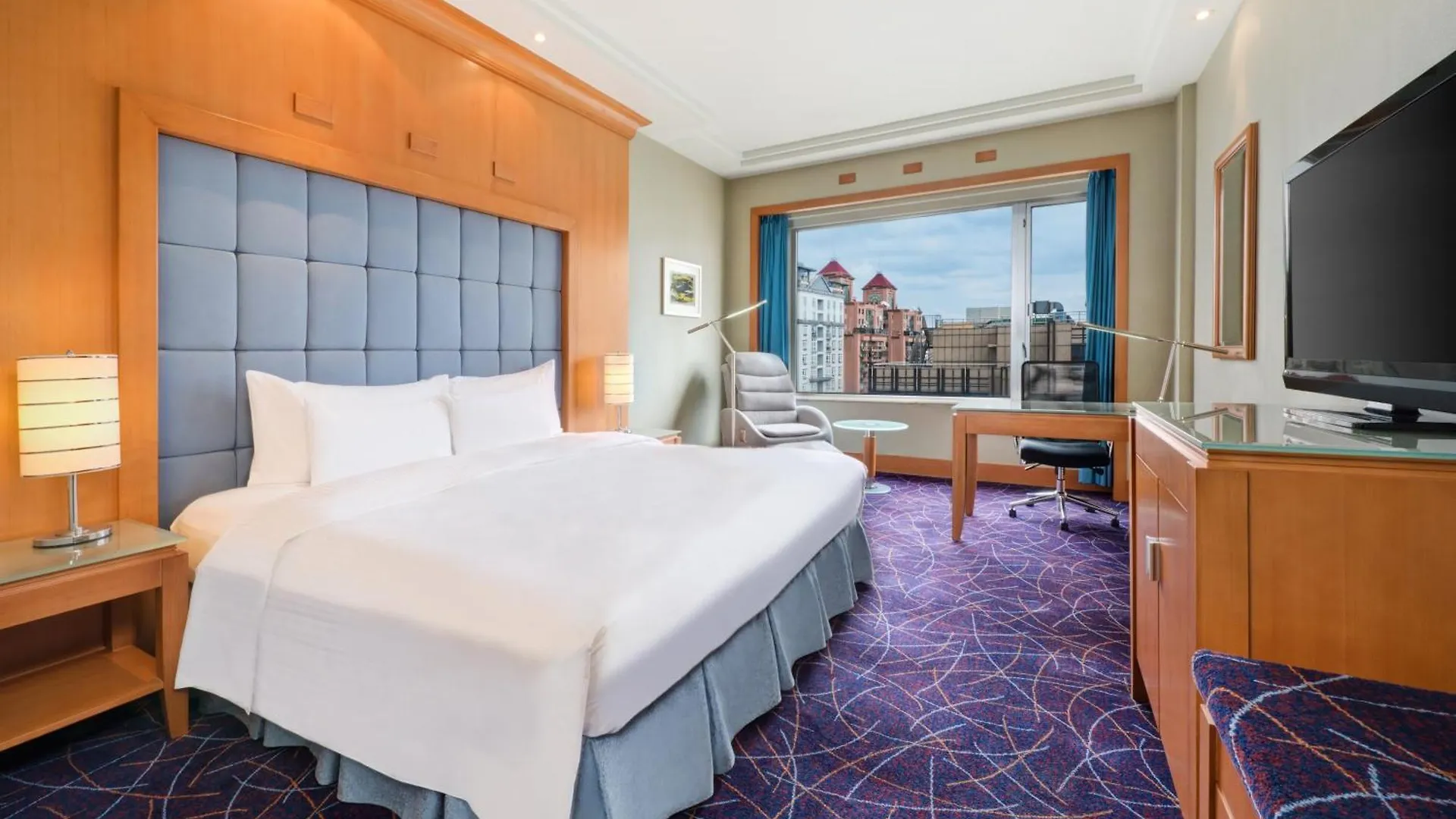 Crowne Plaza Shanghai By Ihg 5*,  China