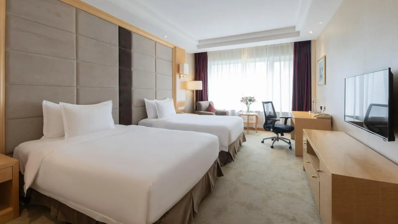 Crowne Plaza Shanghai By Ihg 5*,