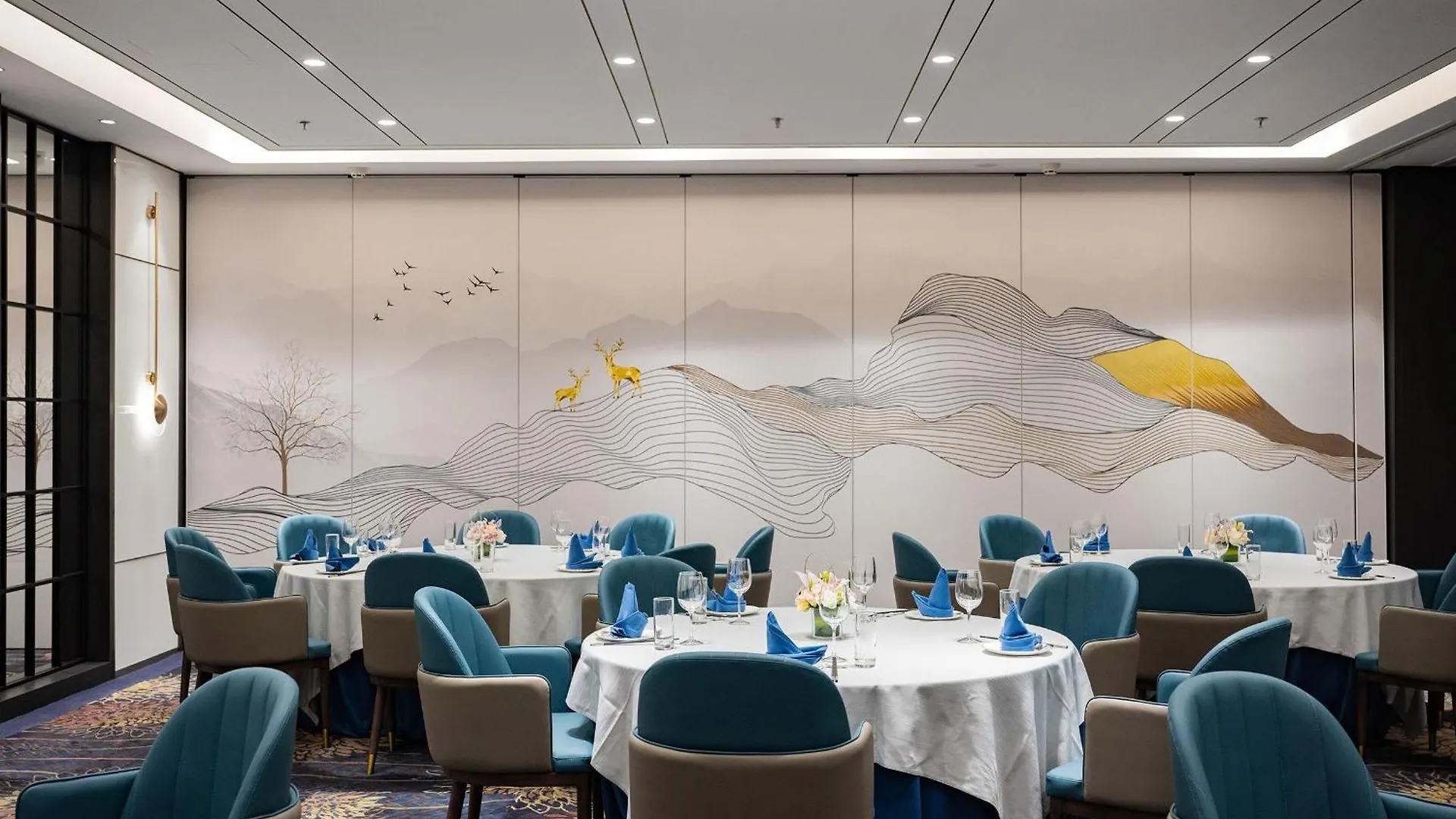 Crowne Plaza Shanghai By Ihg 5*,