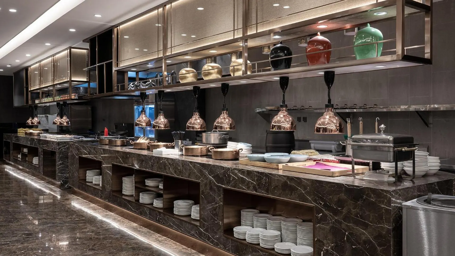 Crowne Plaza Shanghai By Ihg 5*,  Chiny